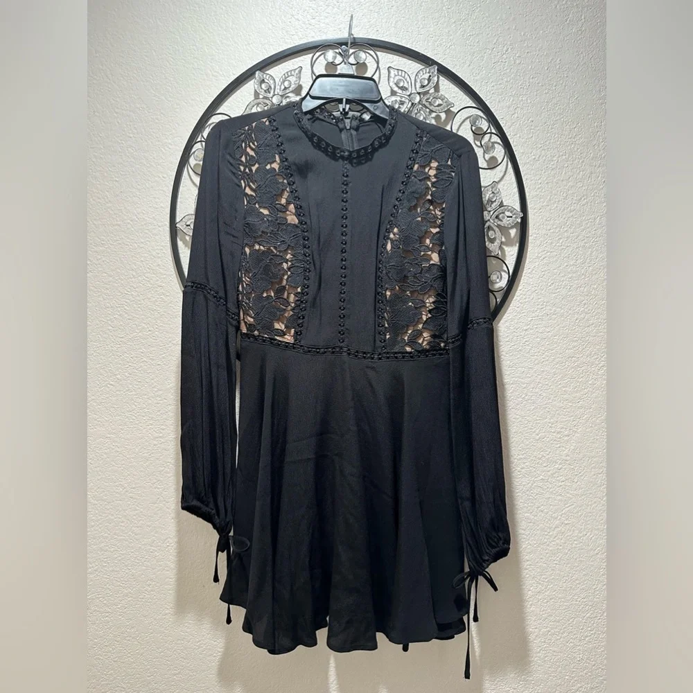 💜Forever 21 Crochet Overlay Mini Dress - Picture 2 of 4
